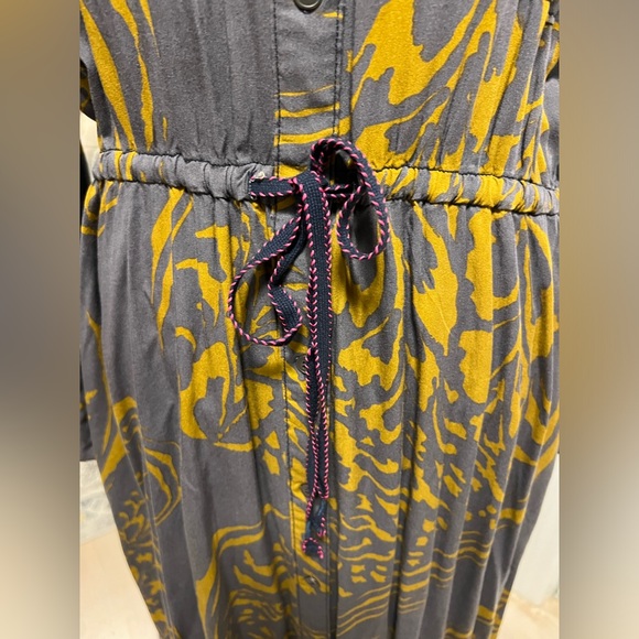 ANTHROPOLOGIE HOLDING HORSES Shirt Dress, Gray with Gold Colored Accent-  Size L - Picture 4 of 13